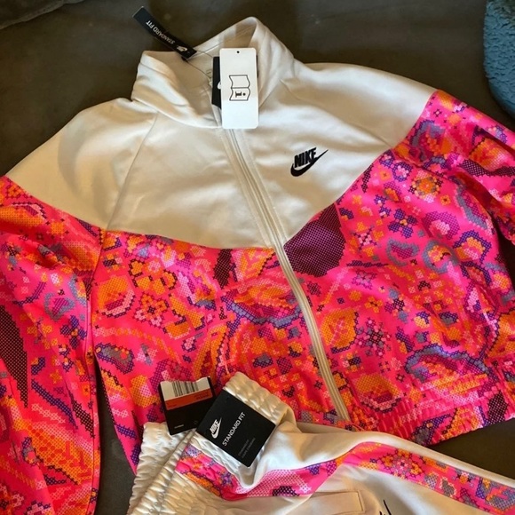 Nike Set - Picture 2 of 2